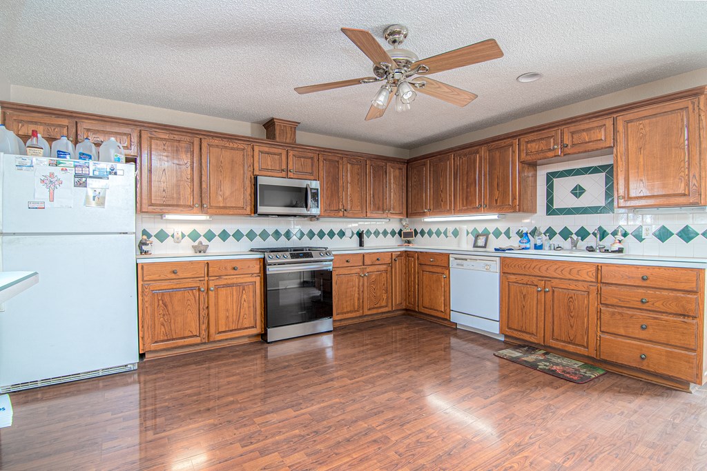 1213 W County Rd 125, Midland, Texas image 3