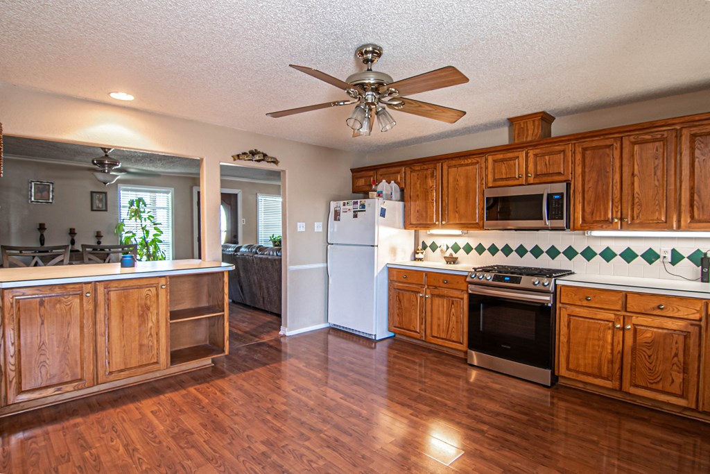 1213 W County Rd 125, Midland, Texas image 30