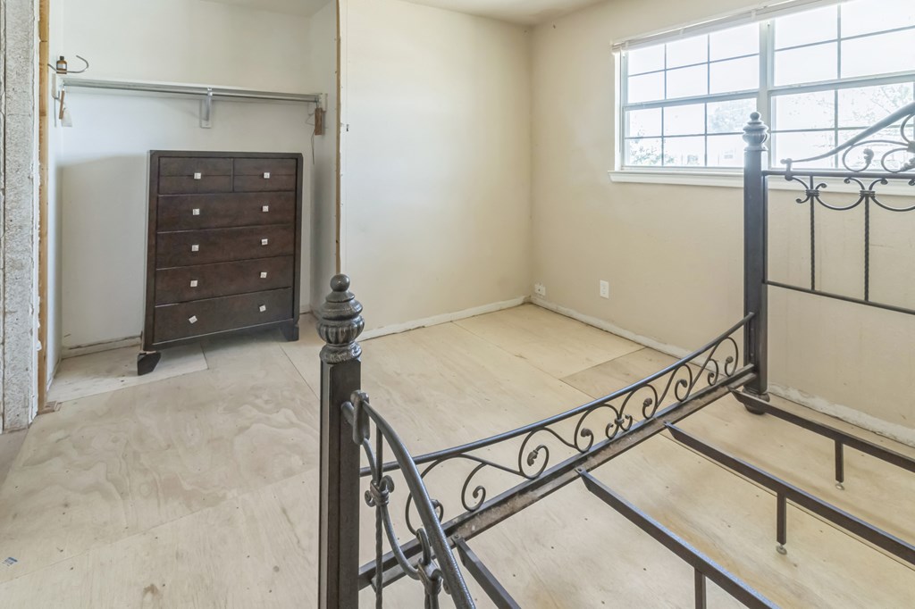 1410 S Burleson Ave, McCamey, Texas image 6