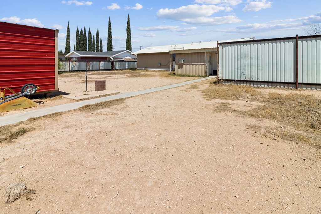 1410 S Burleson Ave, McCamey, Texas image 31