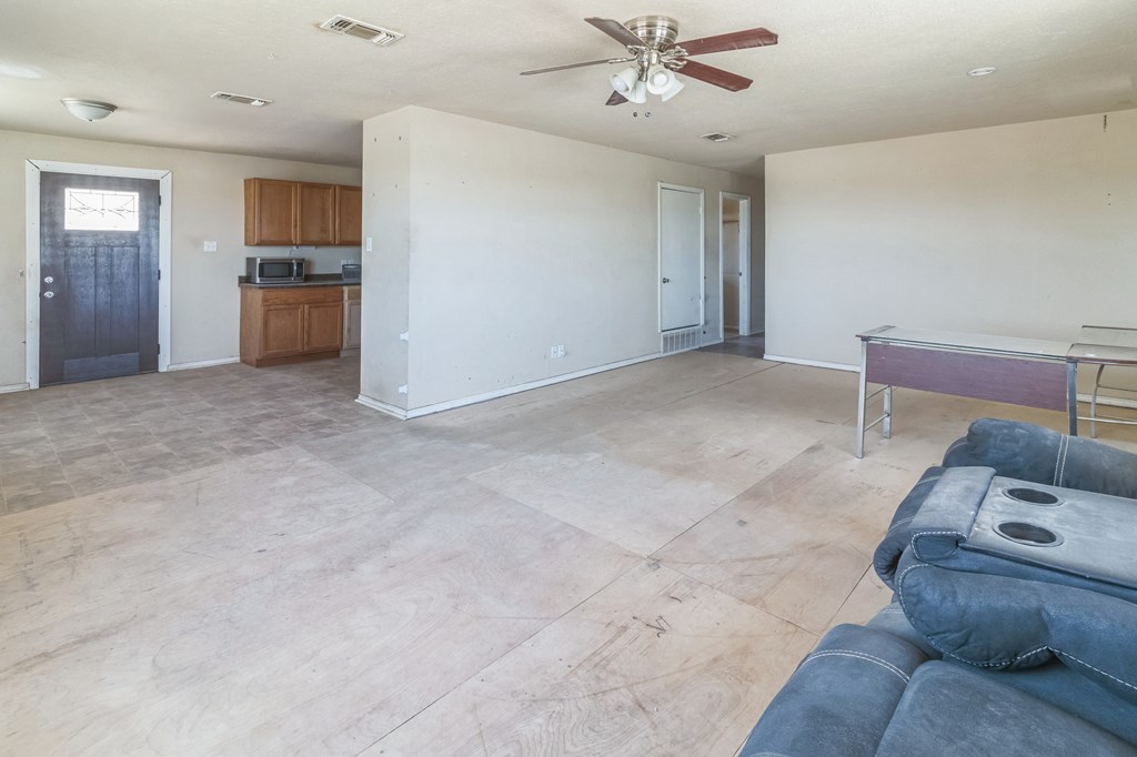 1410 S Burleson Ave, McCamey, Texas image 8