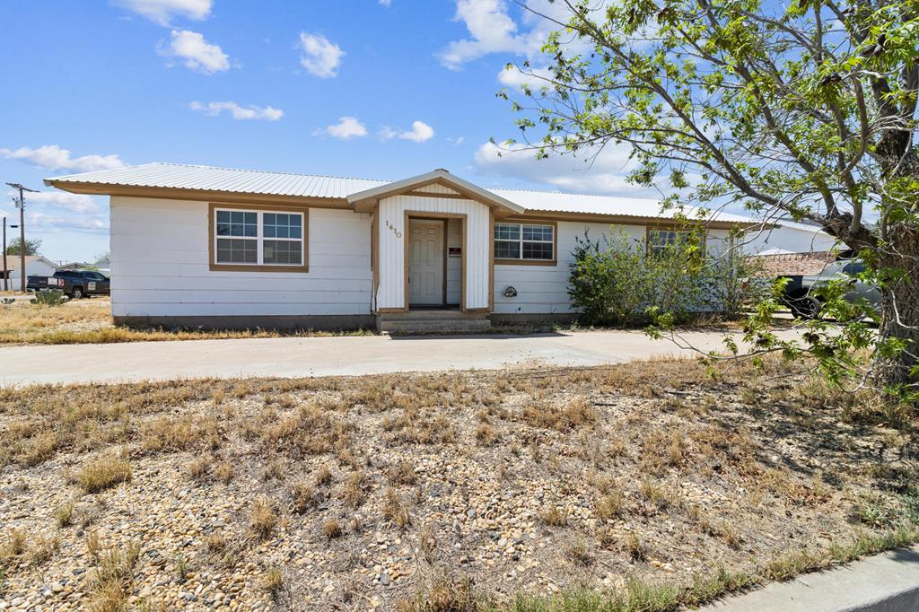 1410 S Burleson Ave, McCamey, Texas image 1