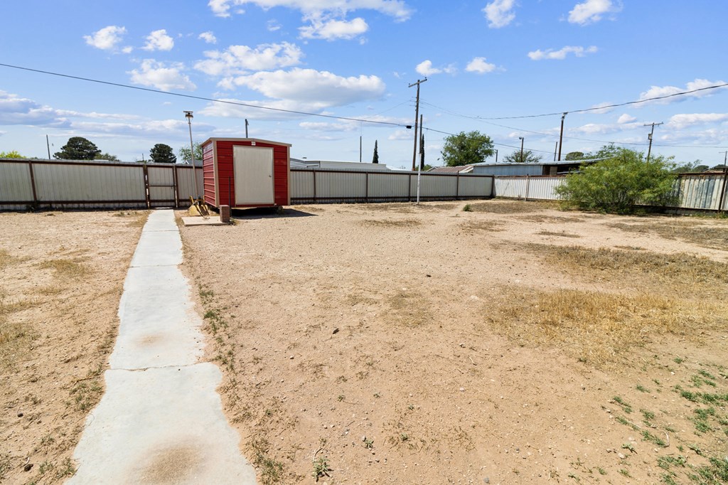 1410 S Burleson Ave, McCamey, Texas image 30