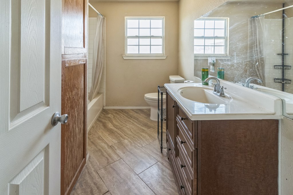 1410 S Burleson Ave, McCamey, Texas image 14