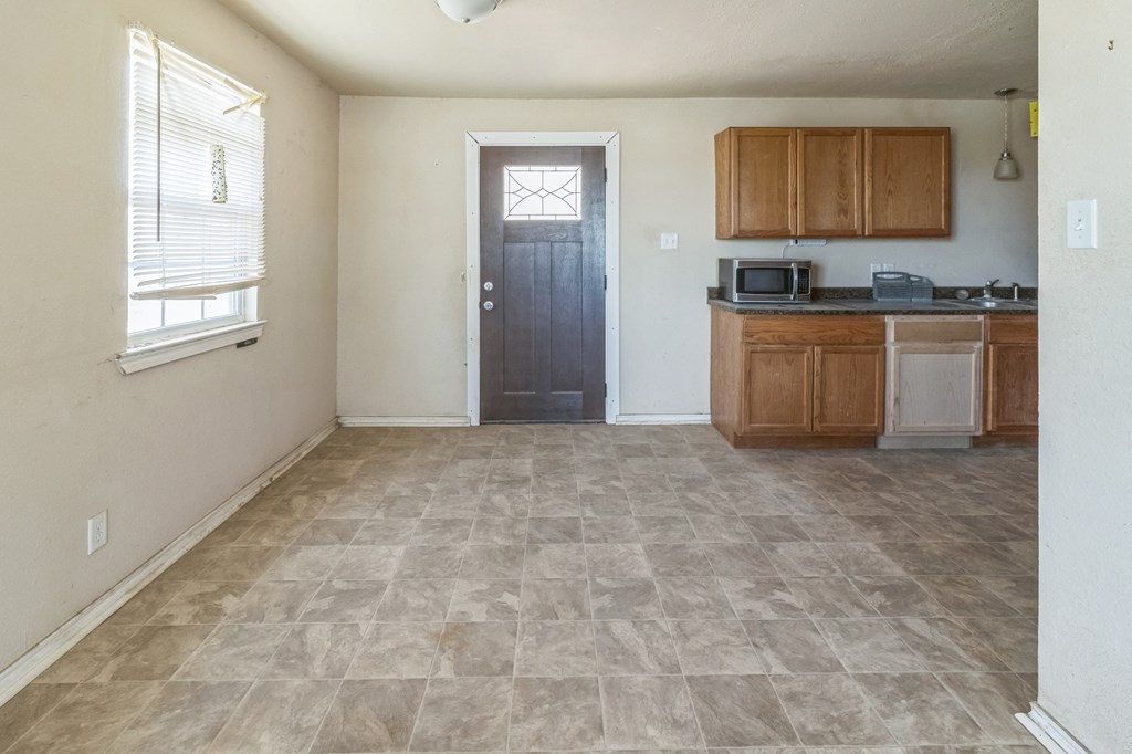 1410 S Burleson Ave, McCamey, Texas image 12