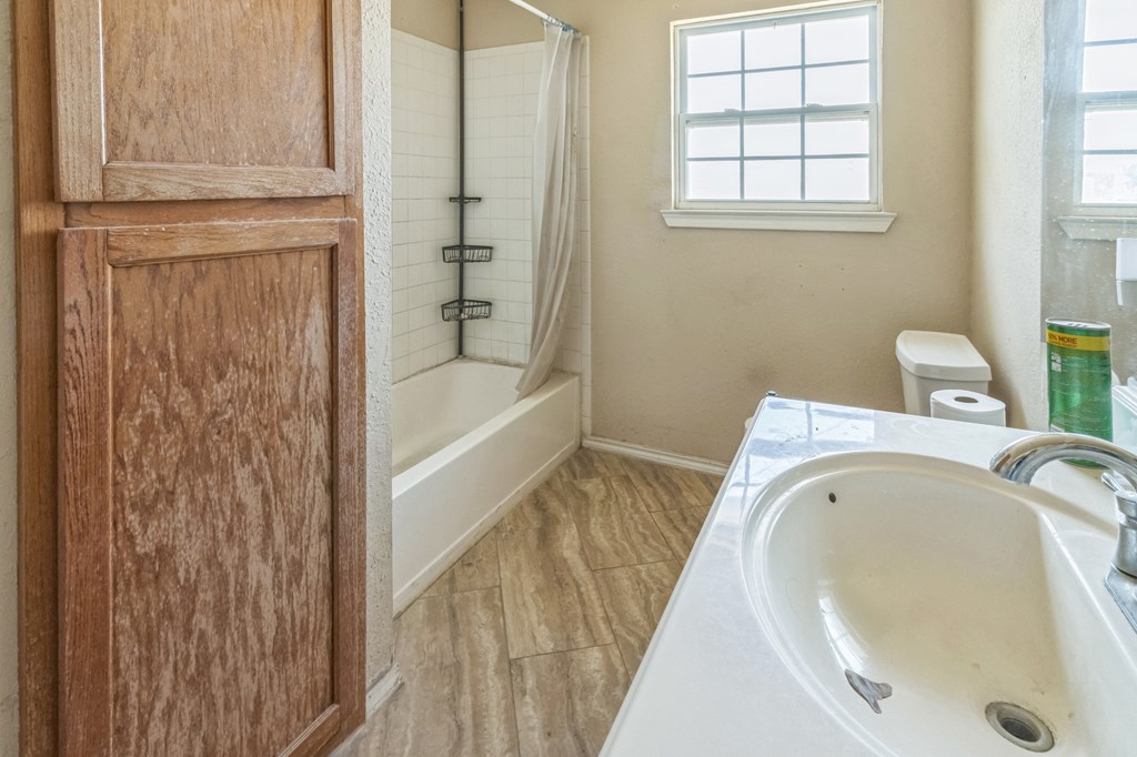 1410 S Burleson Ave, McCamey, Texas image 15