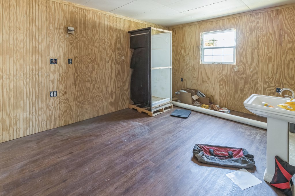 1410 S Burleson Ave, McCamey, Texas image 24