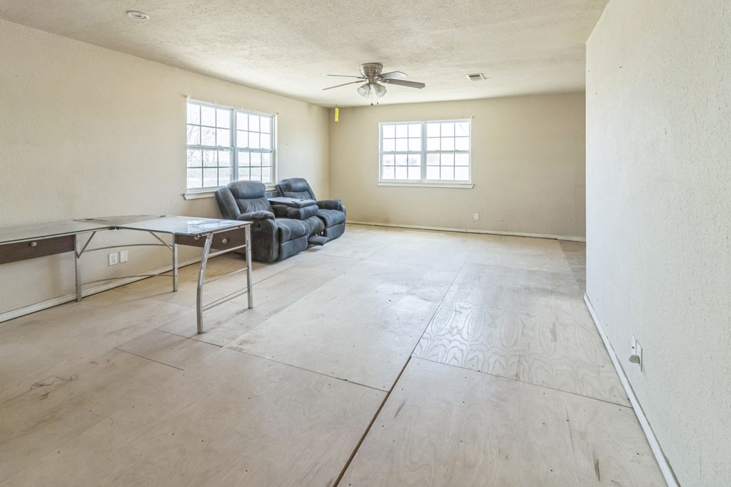 1410 S Burleson Ave, McCamey, Texas image 7
