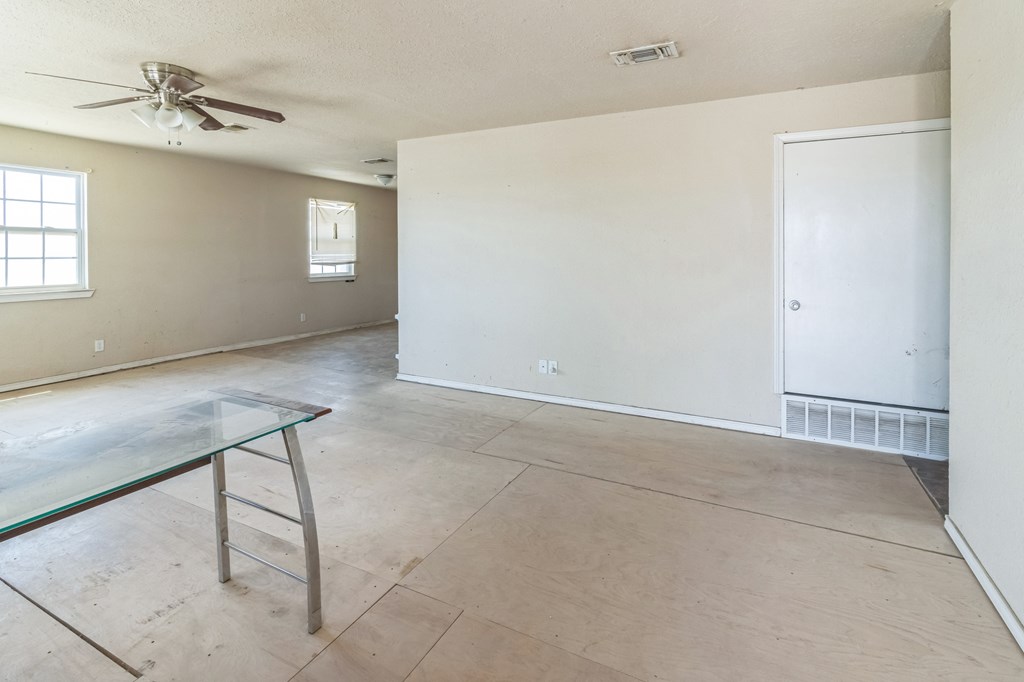 1410 S Burleson Ave, McCamey, Texas image 19