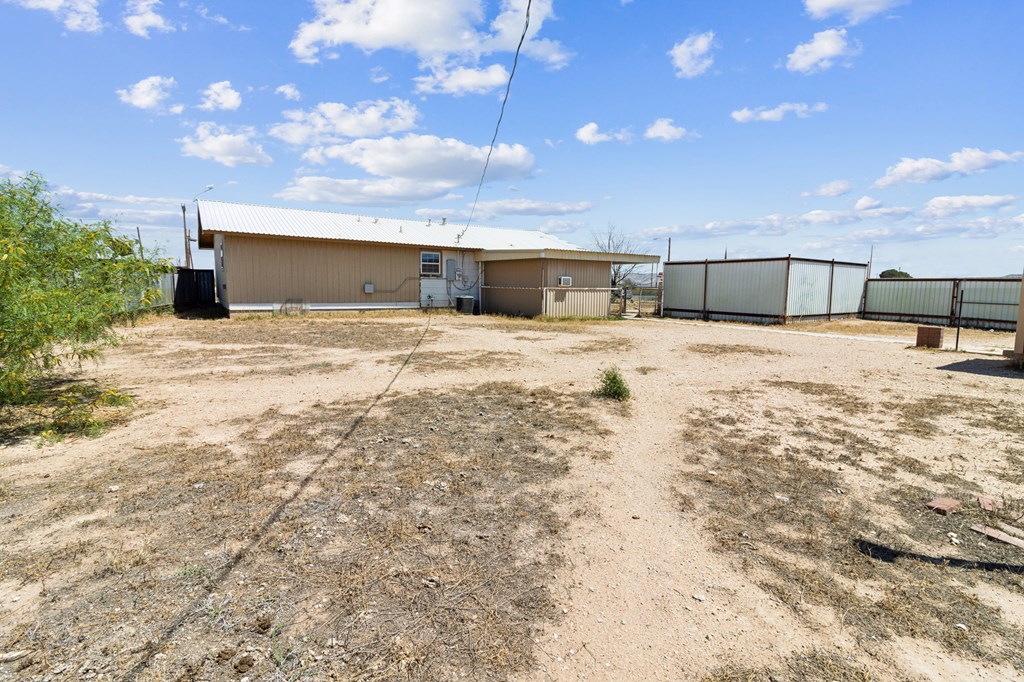 1410 S Burleson Ave, McCamey, Texas image 32