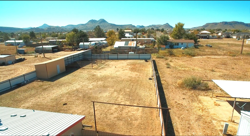 4002 N Peachtree Circle, Alpine, Texas image 7