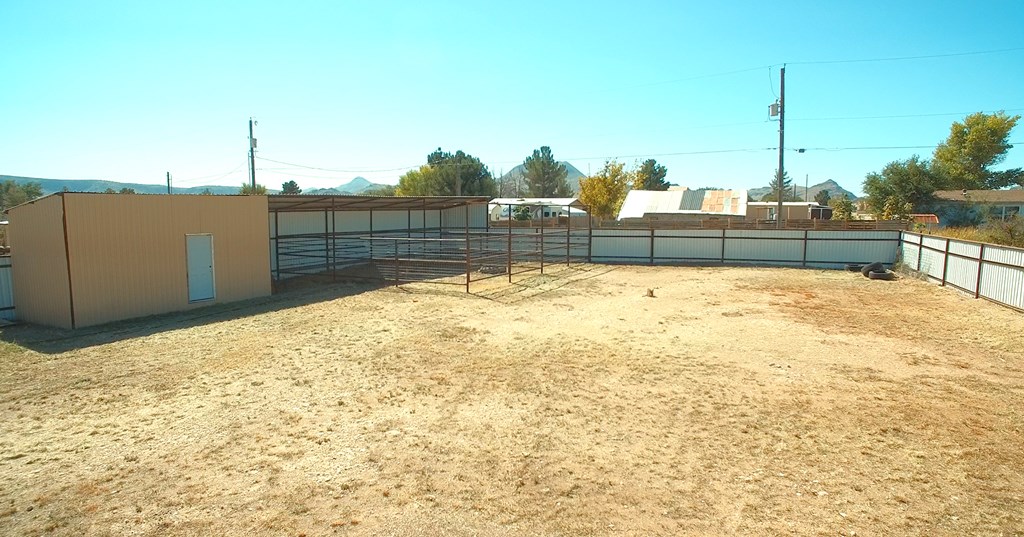 4002 N Peachtree Circle, Alpine, Texas image 6