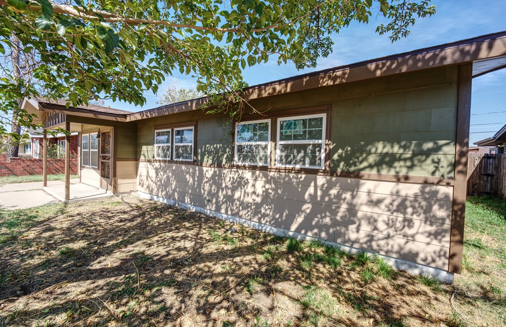 1625 E 51st St, Odessa, Alabama image 2