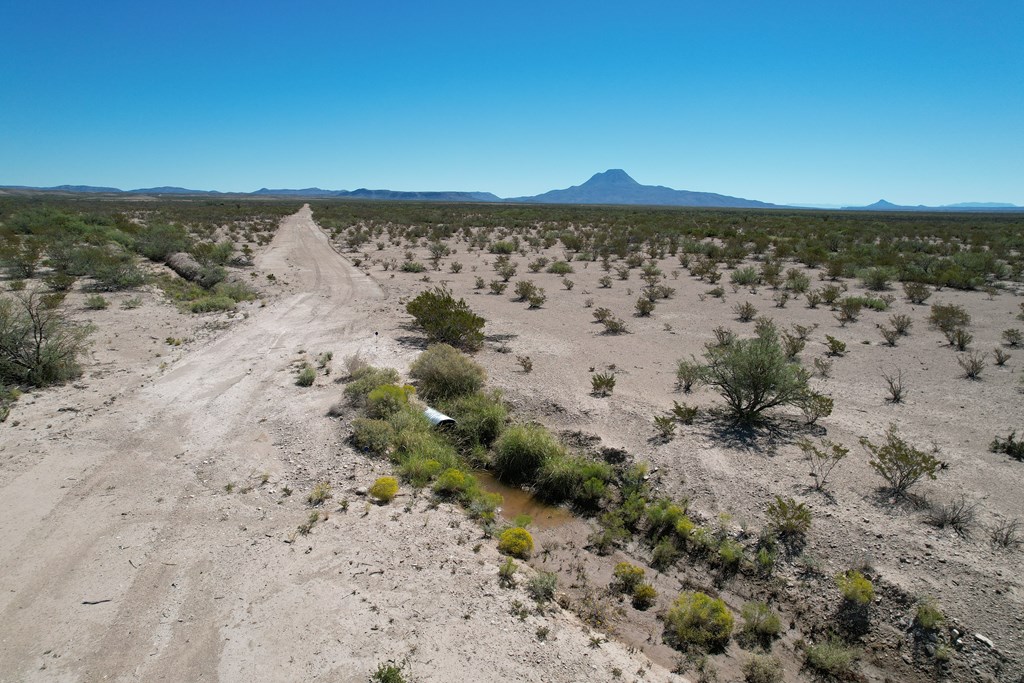 26-2 Butcherknife Road, Alpine, Texas image 10