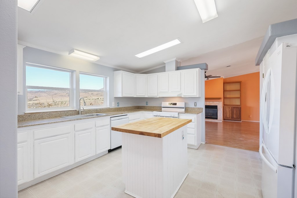 107 Antler Drive, Fort Davis, Texas image 7