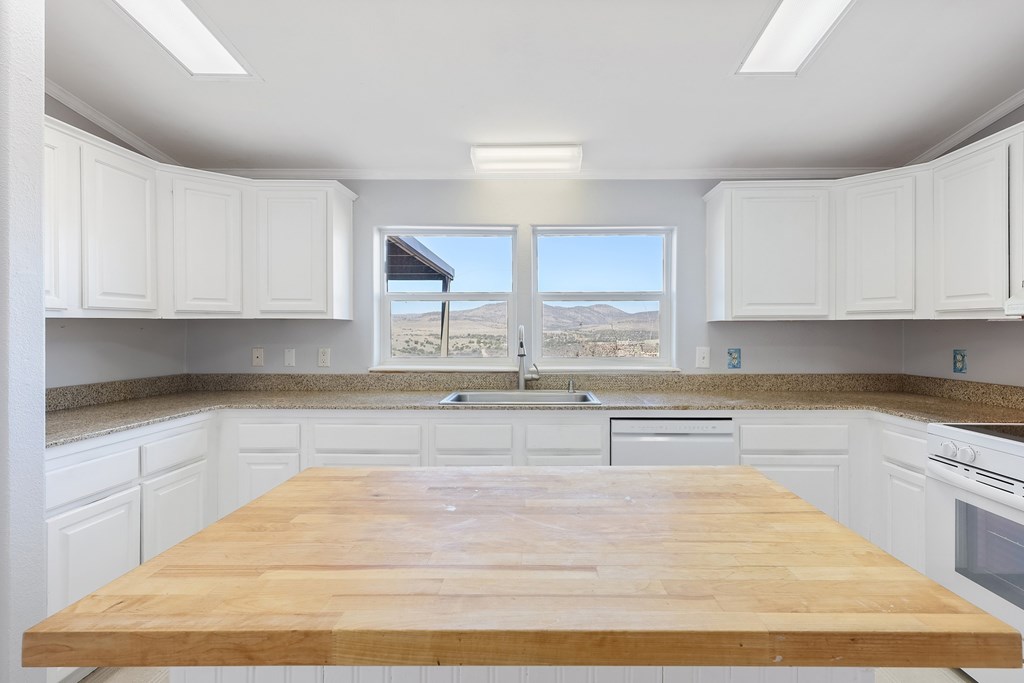 107 Antler Drive, Fort Davis, Texas image 9