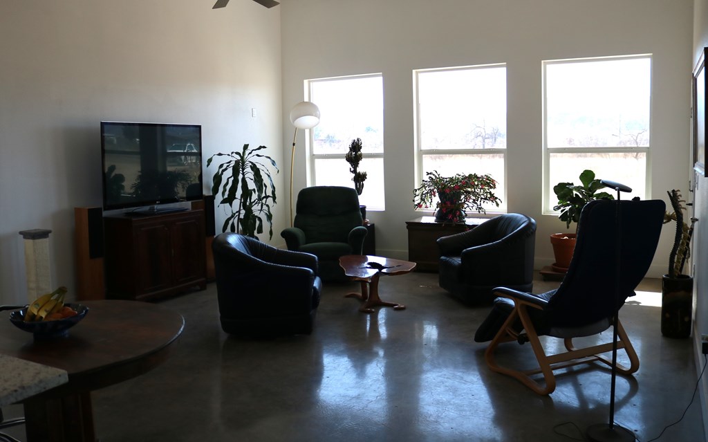 418 Sagebrush Rd, Alpine, Texas image 3