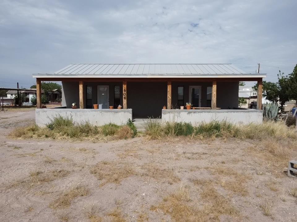 606 S Summer St, Marfa, Texas image 1