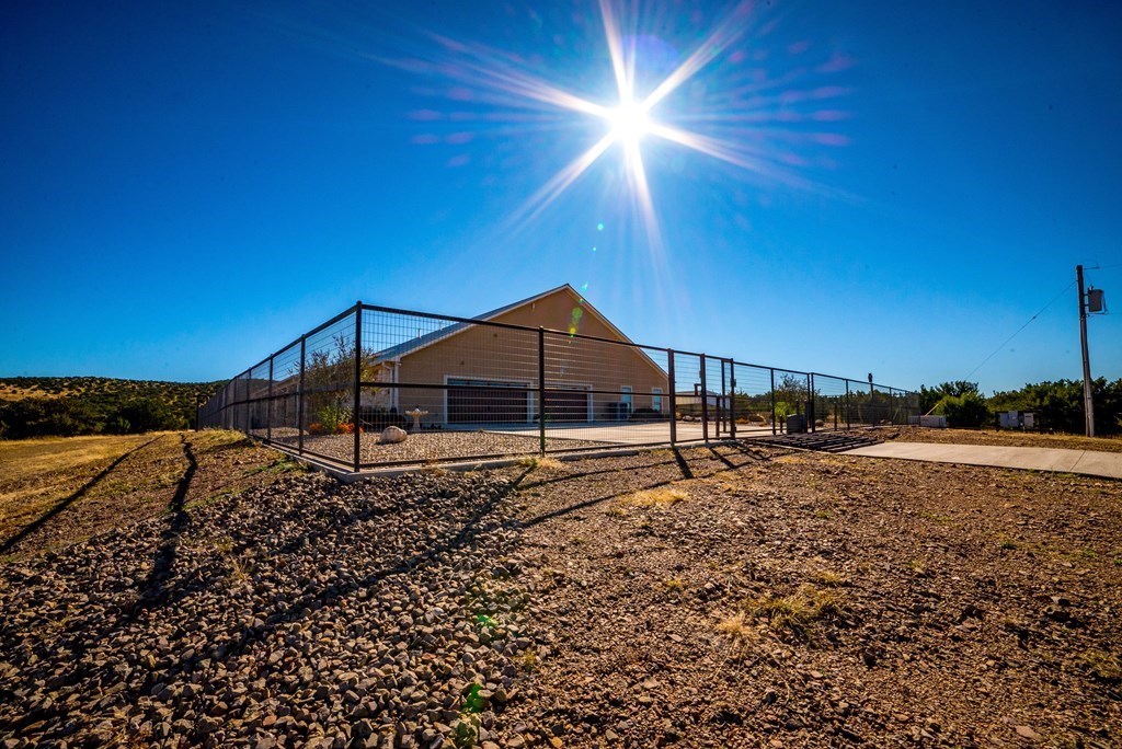 906 Mile High Rd, Alpine, Texas image 10