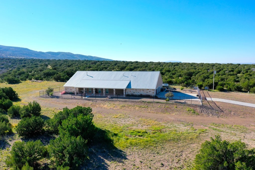 906 Mile High Rd, Alpine, Texas image 8