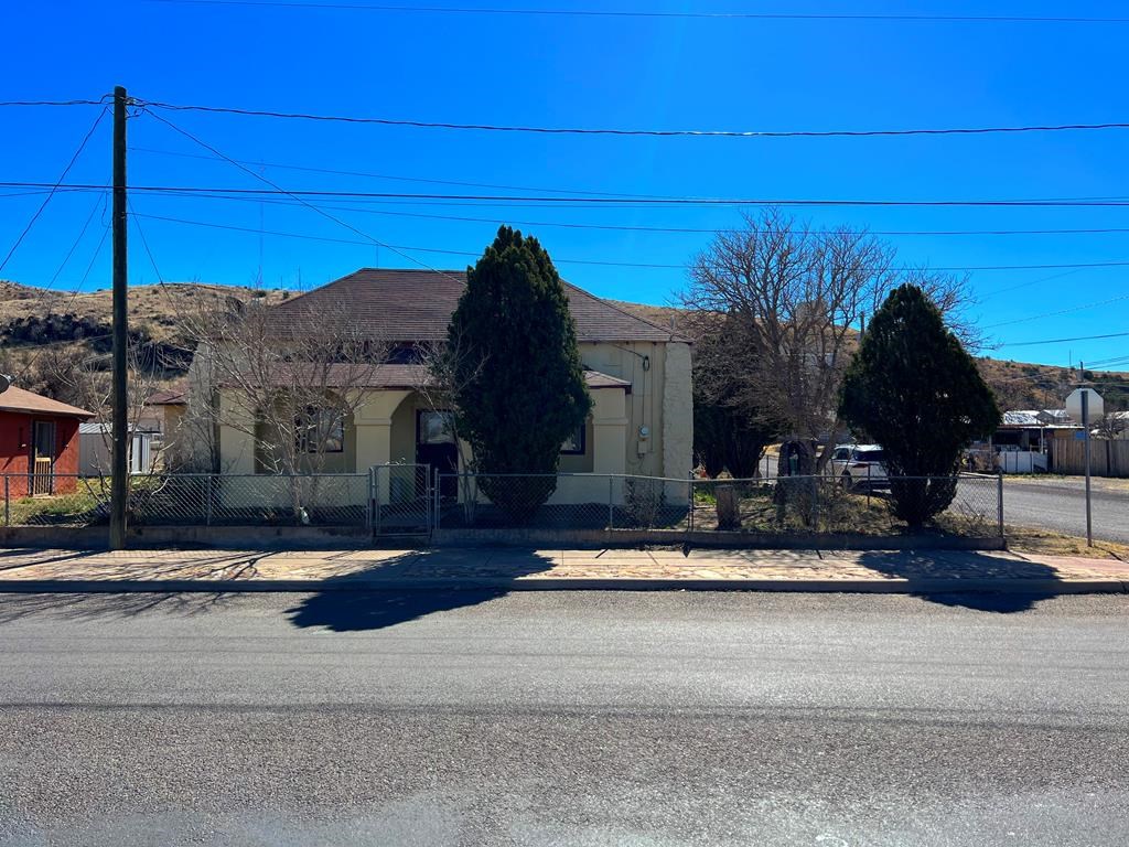 204 W Gallego Ave, Alpine, Texas image 2