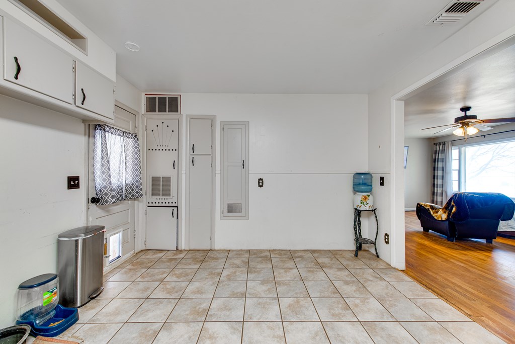 902 NW 3rd St, Andrews, Texas image 5