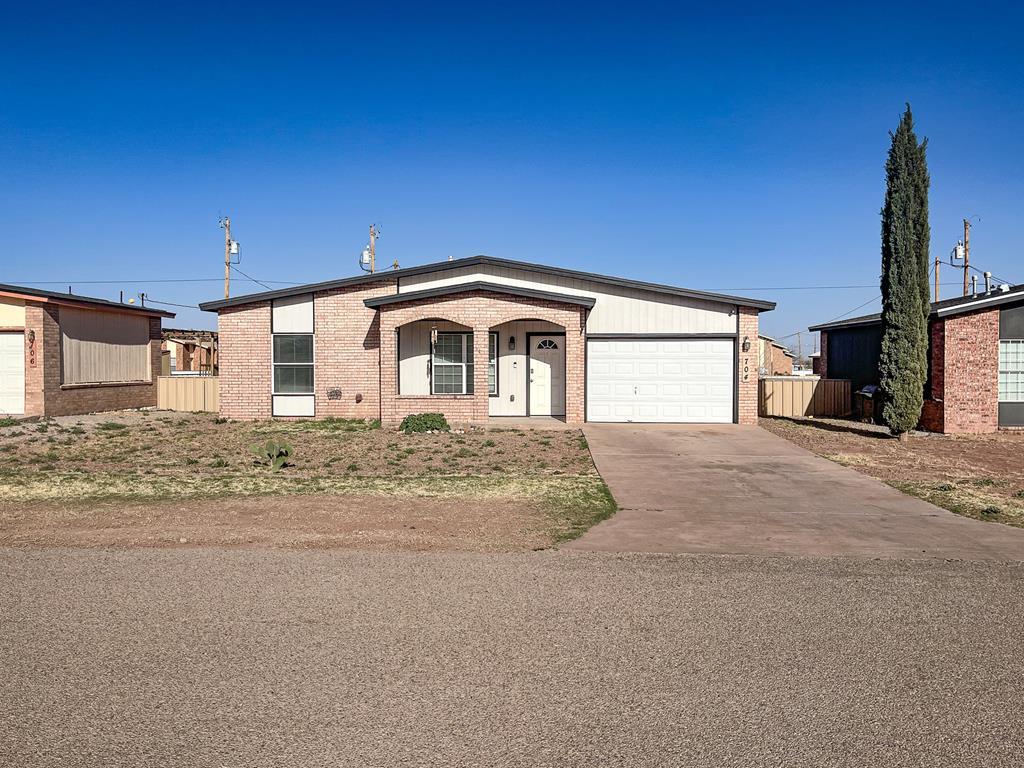704 Jf Kennedy Street, Van Horn, Texas image 2