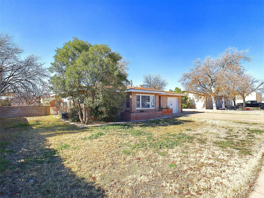 903 S Eric Ave, Monahans, Texas image 2