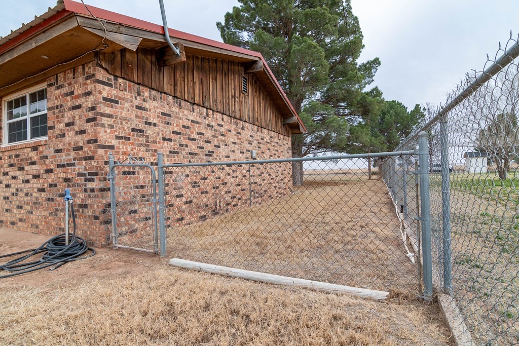5701 E County Rd 110, Midland, Texas image 27