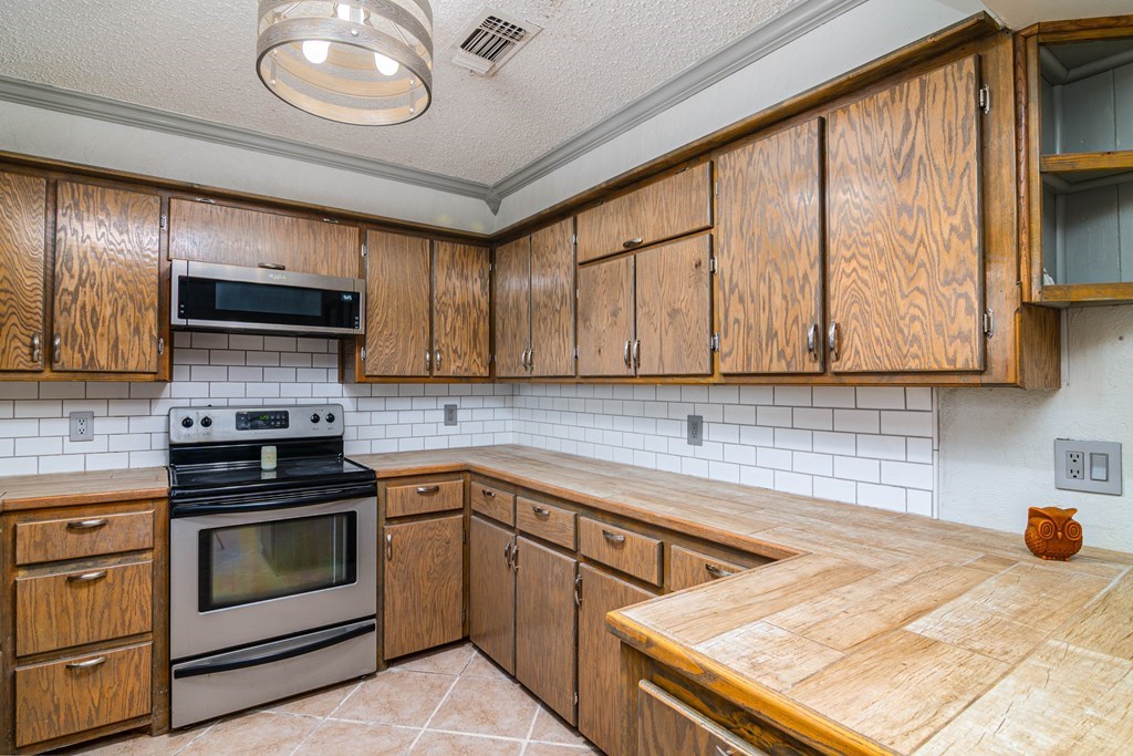 5701 E County Rd 110, Midland, Texas image 8