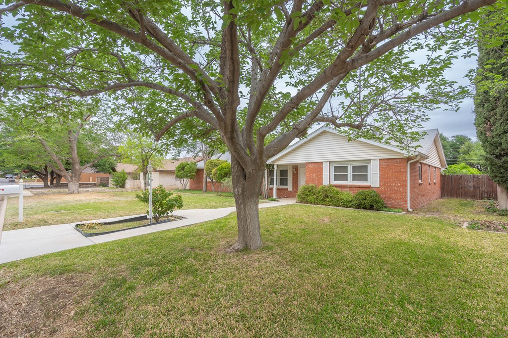 3 Marinor Court, Midland, Texas image 2