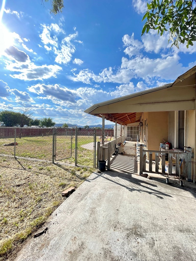 2303 W Mosley Loop, Alpine, Texas image 12