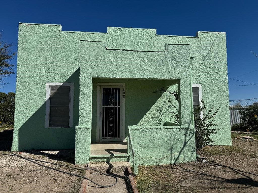 608 W 5th St, Fort Stockton, Texas image 2