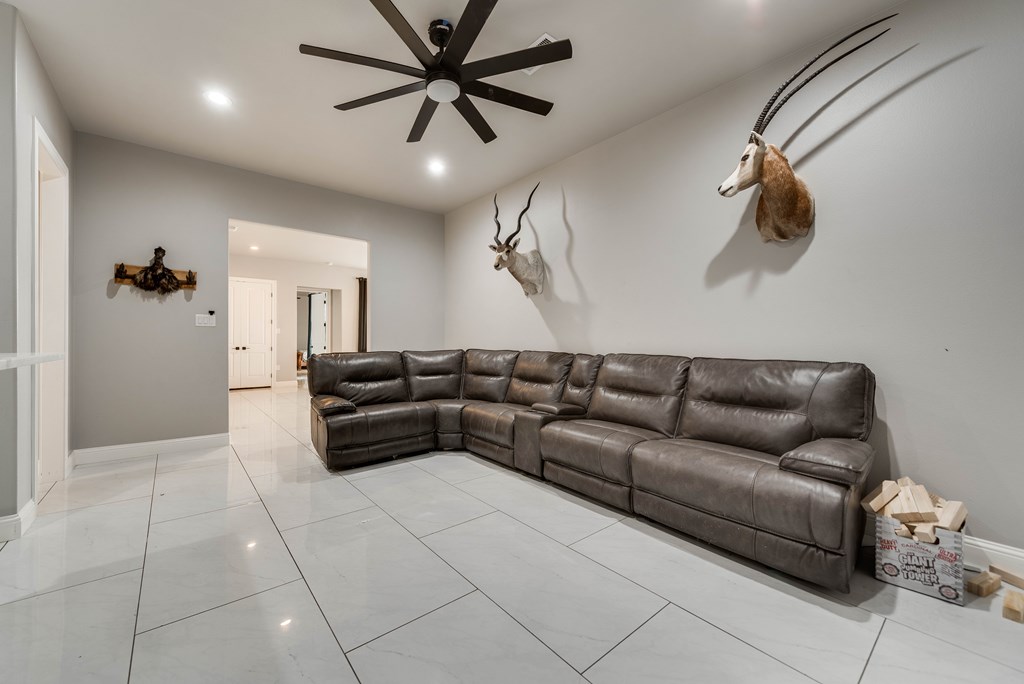 14729 Kobyn Lane, Gardendale, Texas image 3