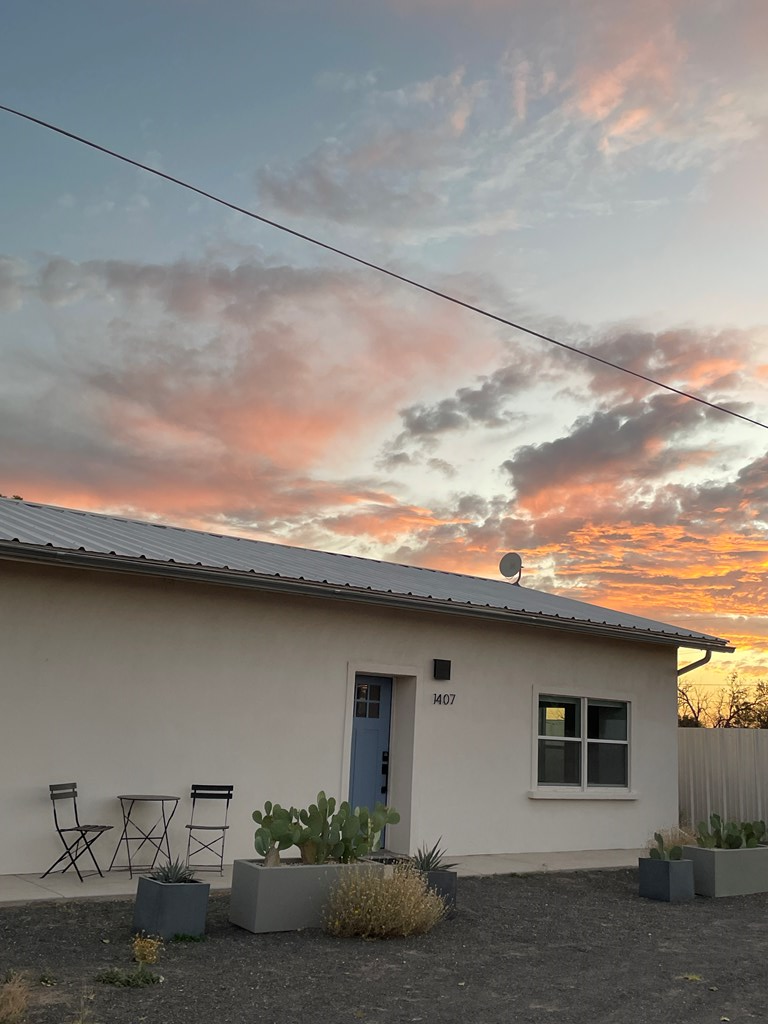 1407 W Sacramento St, Marfa, Texas image 2