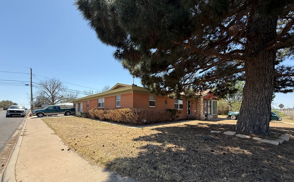 1220 E 52nd St, Odessa, Texas image 2
