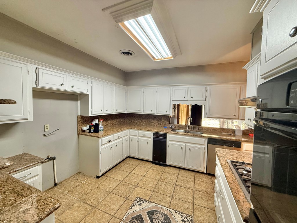 1220 E 52nd St, Odessa, Texas image 17