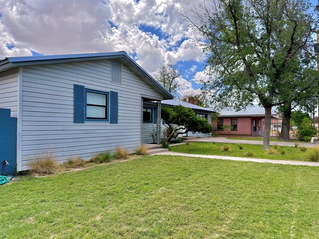 620 N Summer St, Marfa, Texas image 2