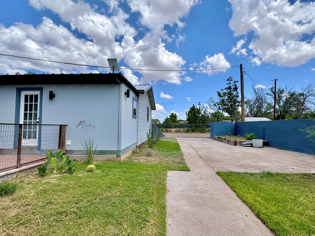 620 N Summer St, Marfa, Texas image 34