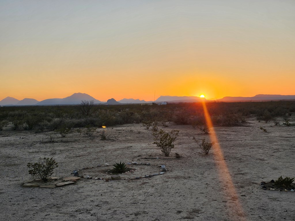 3002 E Este Road, Terlingua, Texas image 23