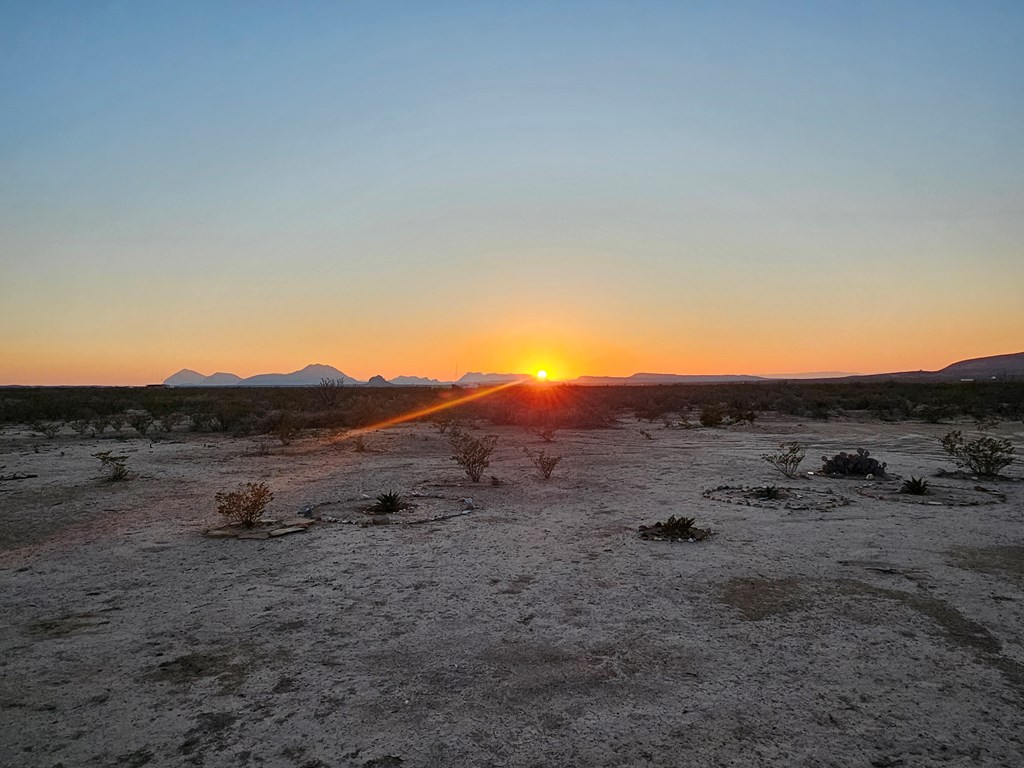 3002 E Este Road, Terlingua, Texas image 20