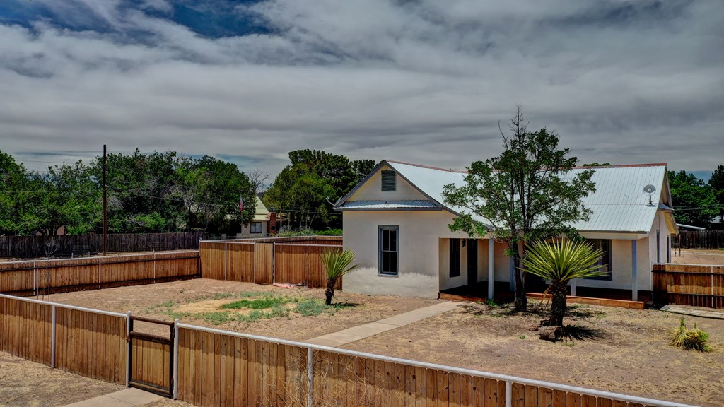 301 E Ave B, Alpine, Texas image 3