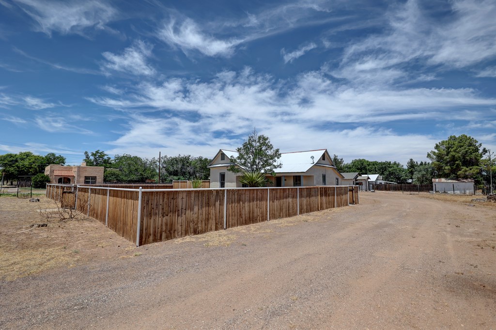 301 E Ave B, Alpine, Texas image 5