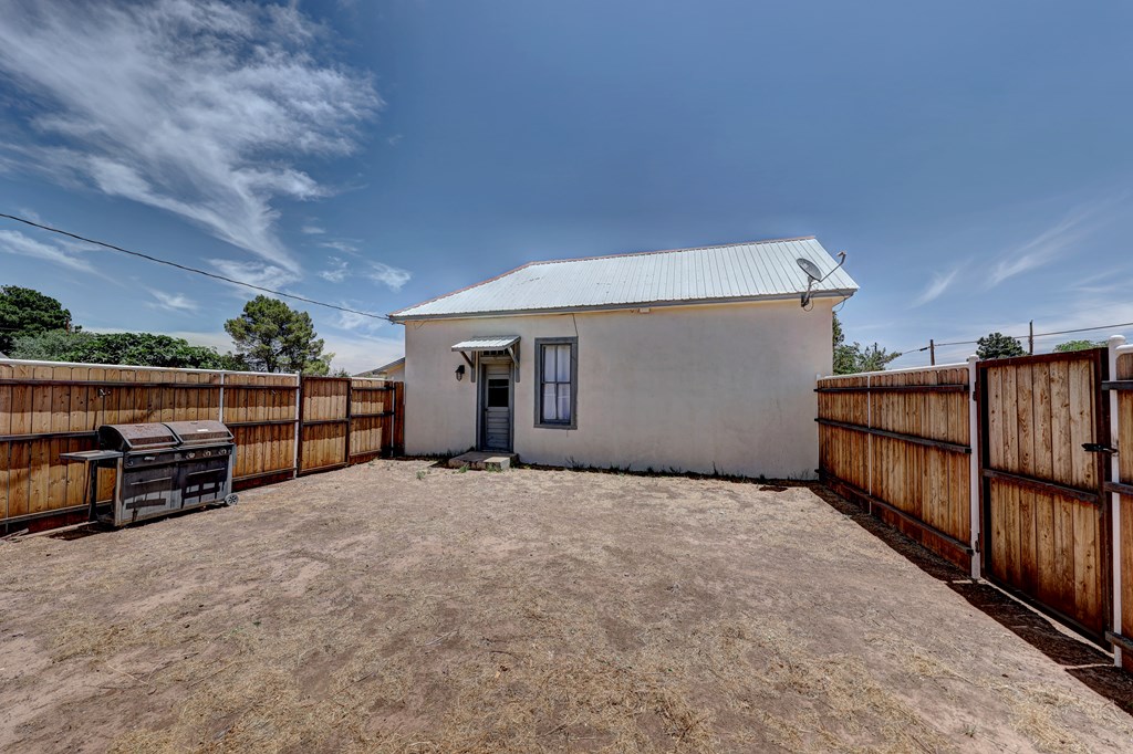 301 E Ave B, Alpine, Texas image 9