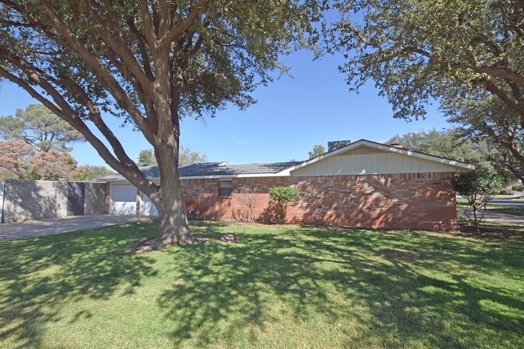 4667 Valleybrook Lane, Odessa, Texas image 11