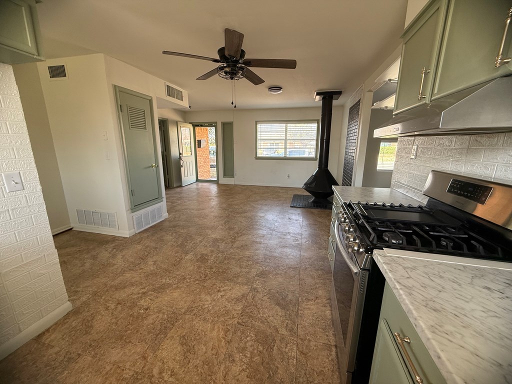 1302 NW 8th Place, Andrews, Texas image 7
