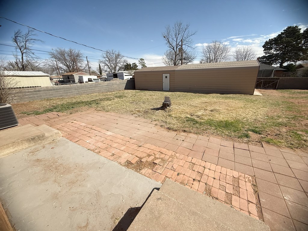 1302 NW 8th Place, Andrews, Texas image 29