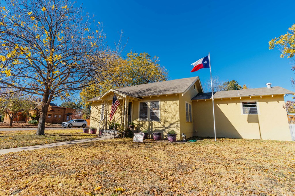 301 E Lockhart Ave, Alpine, Texas image 3