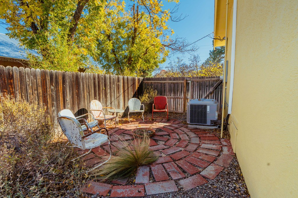 301 E Lockhart Ave, Alpine, Texas image 33