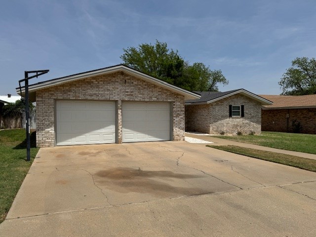 2106 NW Ave C, Seminole, Texas image 2